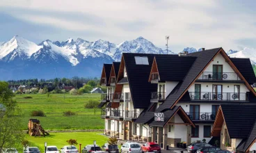 Trzygwiazdkowy hotel Malinowy Potok na tle Tatr