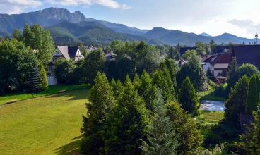 Obiekt wyróżnia widok na Tatry i duży i spokojny ogród oddalony od ulicy