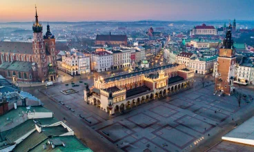 Hotel H12**** znajduje się w ścisłym centrum Krakowa, blisko Rynku Głównego