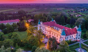 Zamek w Baranowie Sandomierskim to klimatyczny obiekt połączony z hotelem