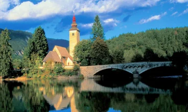 Jezioro Bohinj jest największym słodkim jeziorem Słowenii