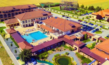 Caramell Premium Resort **** jest położony w węgierskim uzdrowisku Bük