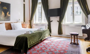 W Chopin Boutique B&B królują naturalne, drewniane podłogi i meble z epoki