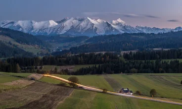 Pod Złotym Kasztanem znajduje się w Trybszu, skąd widać panoramę Tatr