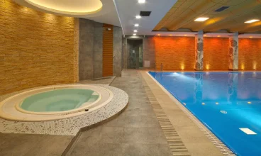 Hotel Perła Bieszczadów*** posiada kryty basen z jacuzzi, czynny przez cały rok