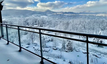 Zapewnia przyjemne widoki na beskidzki krajobraz