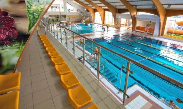 Goście mogą korzystać z bogatego zaplecza rekreacyjnego, m.in. basenu sportowego