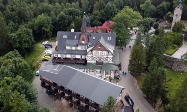 Obiekt charakteryzuje się oryginalnością w konwencji architektury skandynawskiej