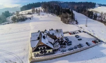 Hotel Górski jest położony w znanym ośrodku narciarskim Białka Tatrzańska