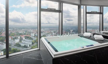 Są tu dostępne apartamenty z prywatnym jacuzzi z widokiem na miasto