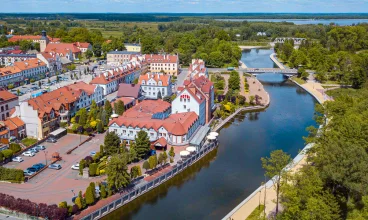 Hotel nad Pisą – rzeka Pisa wpływająca do jeziora Roś