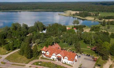 Hotel ze strefą wellness & SPA jest położony nad jeziorem na Mazurach