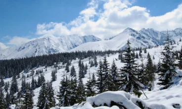 Tatry, u stóp których leży Bańska Wyżna, zimą są piękne