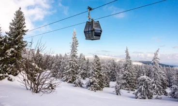 Hotel Krokus jest położony u stóp Śnieżki, na którą można wjechać gondolką