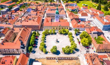 Zabytkowe centrum zostało zbudowane przez Habsburgów w XVI w.