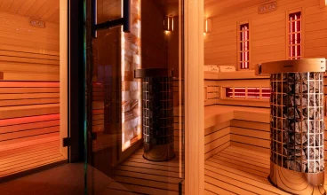 Można tutaj doznać relaksu w jacuzzi, saunie oraz na leżakach