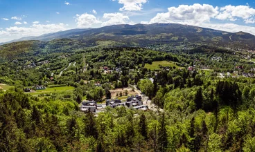 Z obiektu oraz tarasów apartamentów rozpościera się panorama Karkonoszy