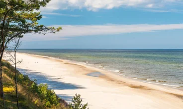 Wystarczy kilka kroków, żeby znaleźć się na plaży