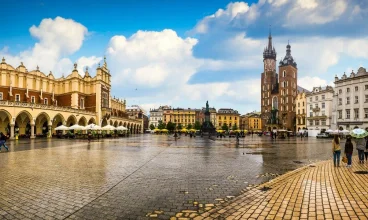 Hotel jest położony 10 minut jazdy od centrum Krakowa