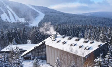 Harrachov słynie ze skoczni oraz tras narciarskich