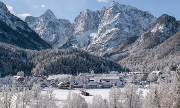 Kranjska Gora jest zjawiskowo położona u stóp Alp