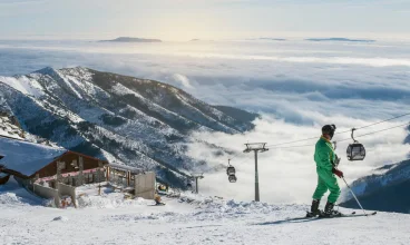 Ok. 15 km od hotelu mieści się szczyt Chopok z ośrodkiem narciarskim