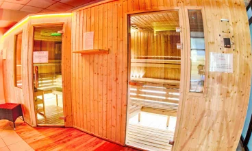 Istnieje możliwość relaksu w dwóch saunach parowych