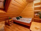 Pokoje typu standard są urządzone z wykorzystaniem elementów drewnianych
