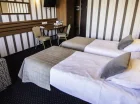 W pokojach znajdują się pojedyncze łóżka (oraz sofa dla trzeciej osoby)