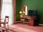 W pokojach jest TV, Wi-Fi, minibar