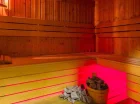 Dodatkowo goście mogą korzystać z sauny i zamówić relaksacyjny masaż
