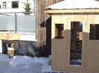 Goście mogą korzystać z sauny po wcześniejszej rezerwacji