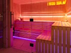 W obiekcie mieści się strefa wellness z sauną