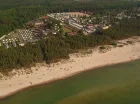 Solaris Łazy jest zlokalizowany w Łazach k. Mielna, 250 m od plaży