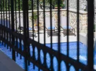 Balkon z widokiem na basen