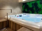 Można się tutaj zrelaksować w jacuzzi