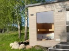 Przed domem, nad brzegiem jeziora Zerbuń znajduje się sauna