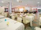 W Aparthotelu Imperial znajduje się przestronna sala restauracyjna