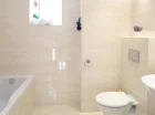 Oraz samodzielna łazienka z pełnym węzłem sanitarnym
