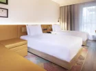 Pokój typu twin z osobnymi łóżkami oraz rozkładaną kanapą