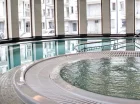 W kompleksie mieści się strefa spa z basenem i jacuzzi