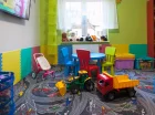 Dla najmłodszych gości przygotowano kolorową salę zabaw