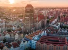 Hotel sąsiaduje z Bazyliką Mariacką i innymi zabytkami i atrakcjami Gdańska