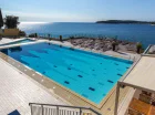 Resort posiada dwa baseny ze spektakularnym widokiem na morze i wybrzeże