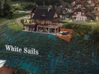 White Sails znajduje się na wzniesieniu ponad Jeziorem Solińskim