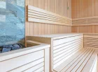 W resorcie można skorzystać z sauny fińskiej i łaźni parowej