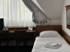 Pokoje standard mają odrębne łóżka, czyli są to pokoje typu twin