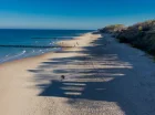 Ustronie Morskie jest położone przy spokojnej piaszczystej plaży