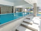 Goście apartamentów mogą korzystać z krytego basenu