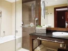 Pokoje Lux w łazienkach mają wannę